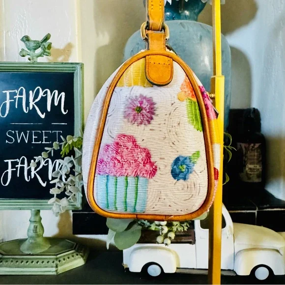 Dooney & Bourke Colorful Cupcake Barrel Bag white & tan leather silver EUC - Picture 14 of 16